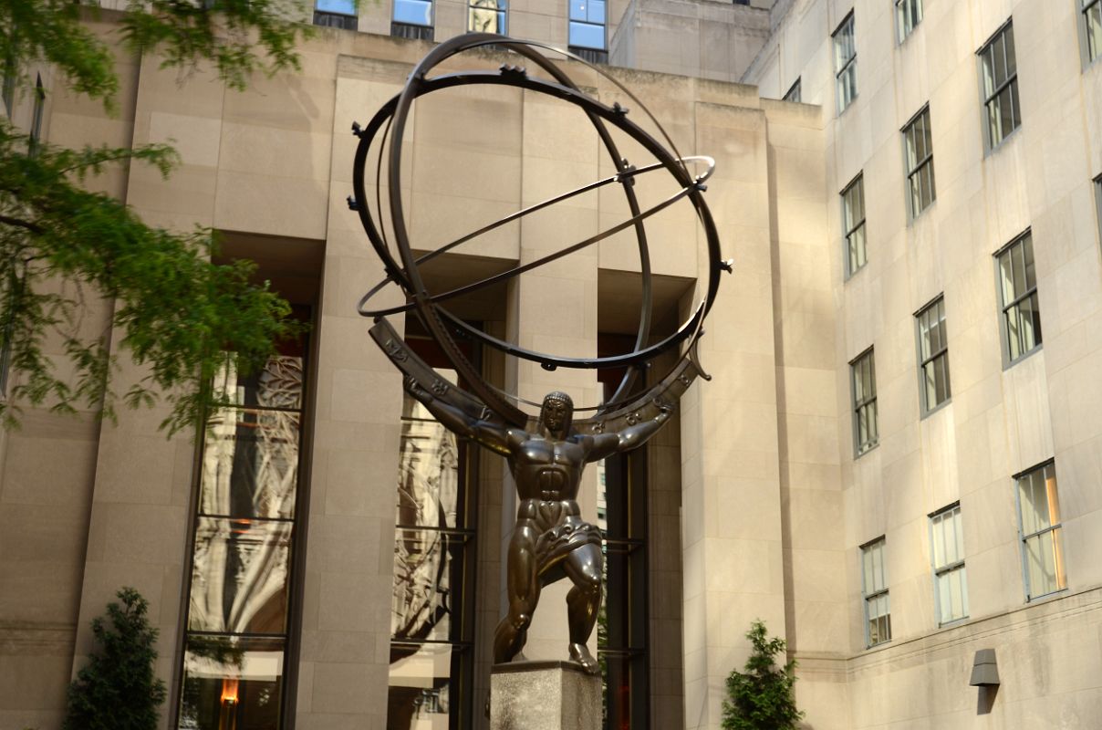 New York City Rockefeller Center 04 Atlas Holding The Heavens Statue By Lee Lawrie 1937